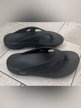 OOFOS Women's Black Recovery Slide Sandal